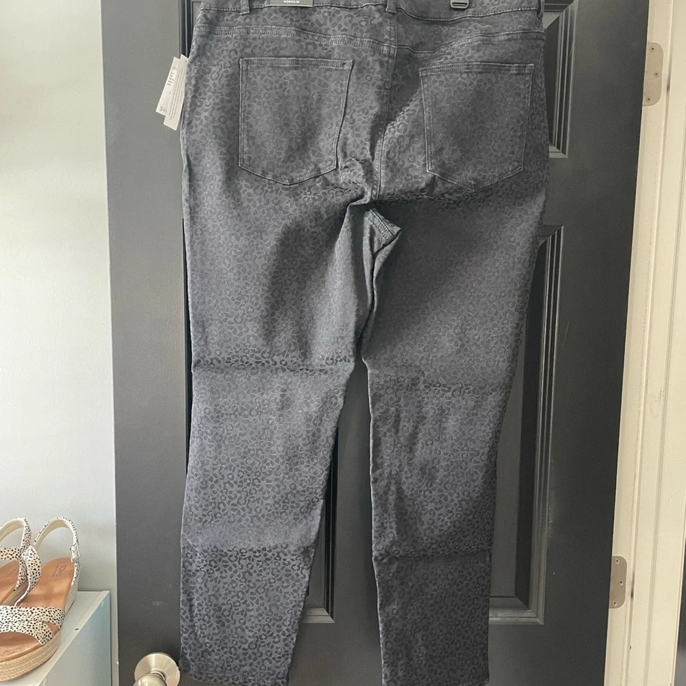 dressbarn Black Leopard Print Women's Straight Leg Jeans - Picture 3 of 4